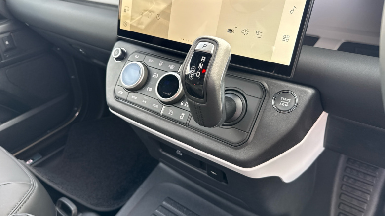 Land Rover Defender 3.0 D250 X-Dynamic SE 90 3dr Auto [6 Seat] Diesel Estate